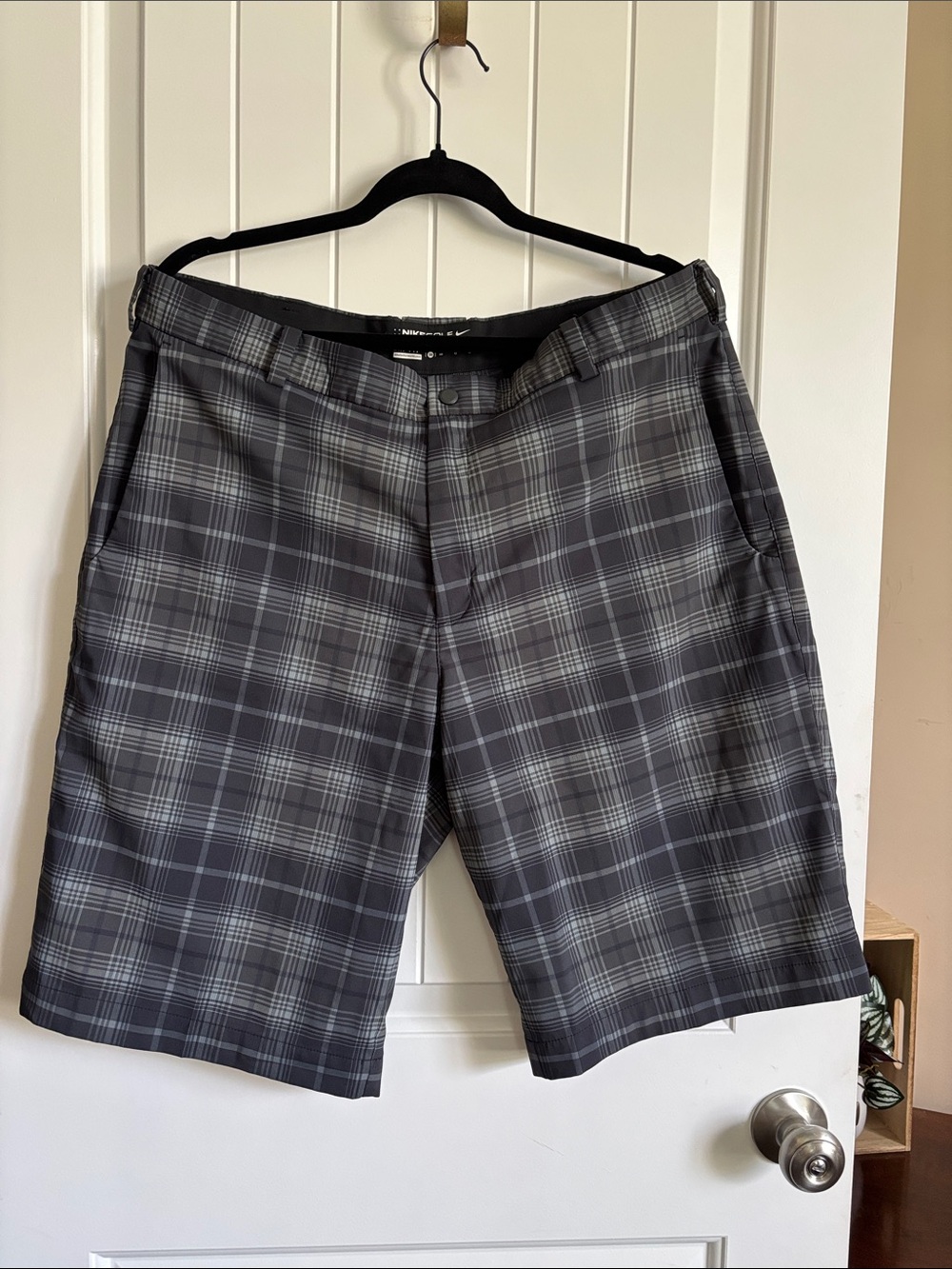 Nike Men's Gray Plaid Flat-Front Golf Shorts